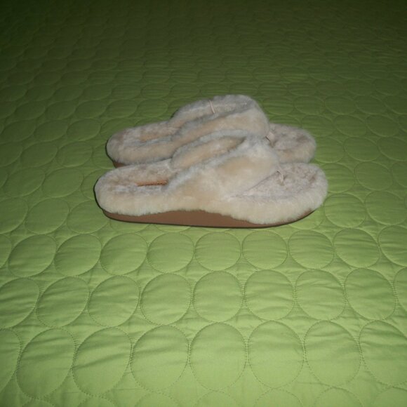 NWT OluKai Kipea Heu Flip Flop, Fluffy Shearling Foam Bed Thong Slippers/Sandals - Picture 7 of 12